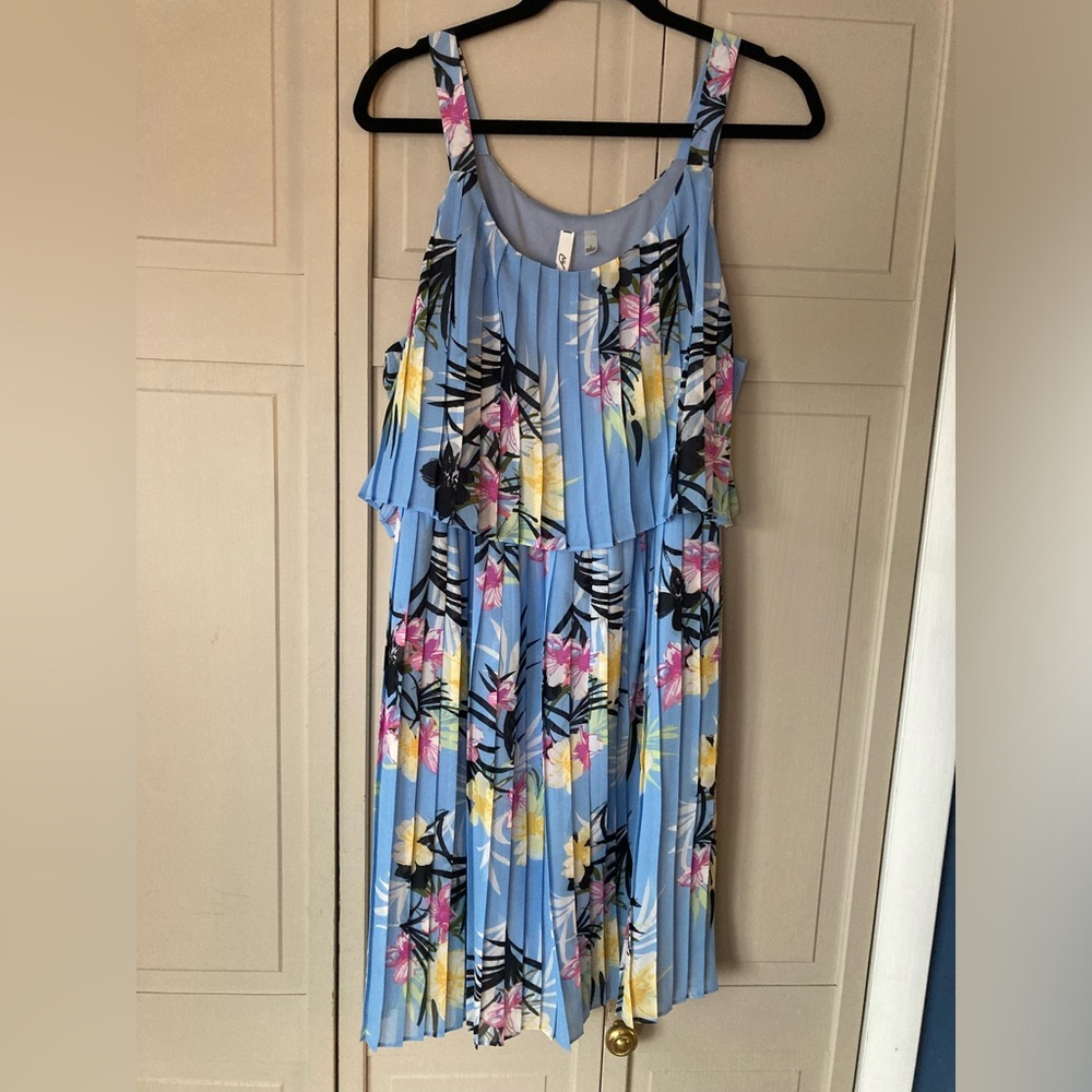 NWT. NY Collection pleated,  sleeveless, dress
Size large